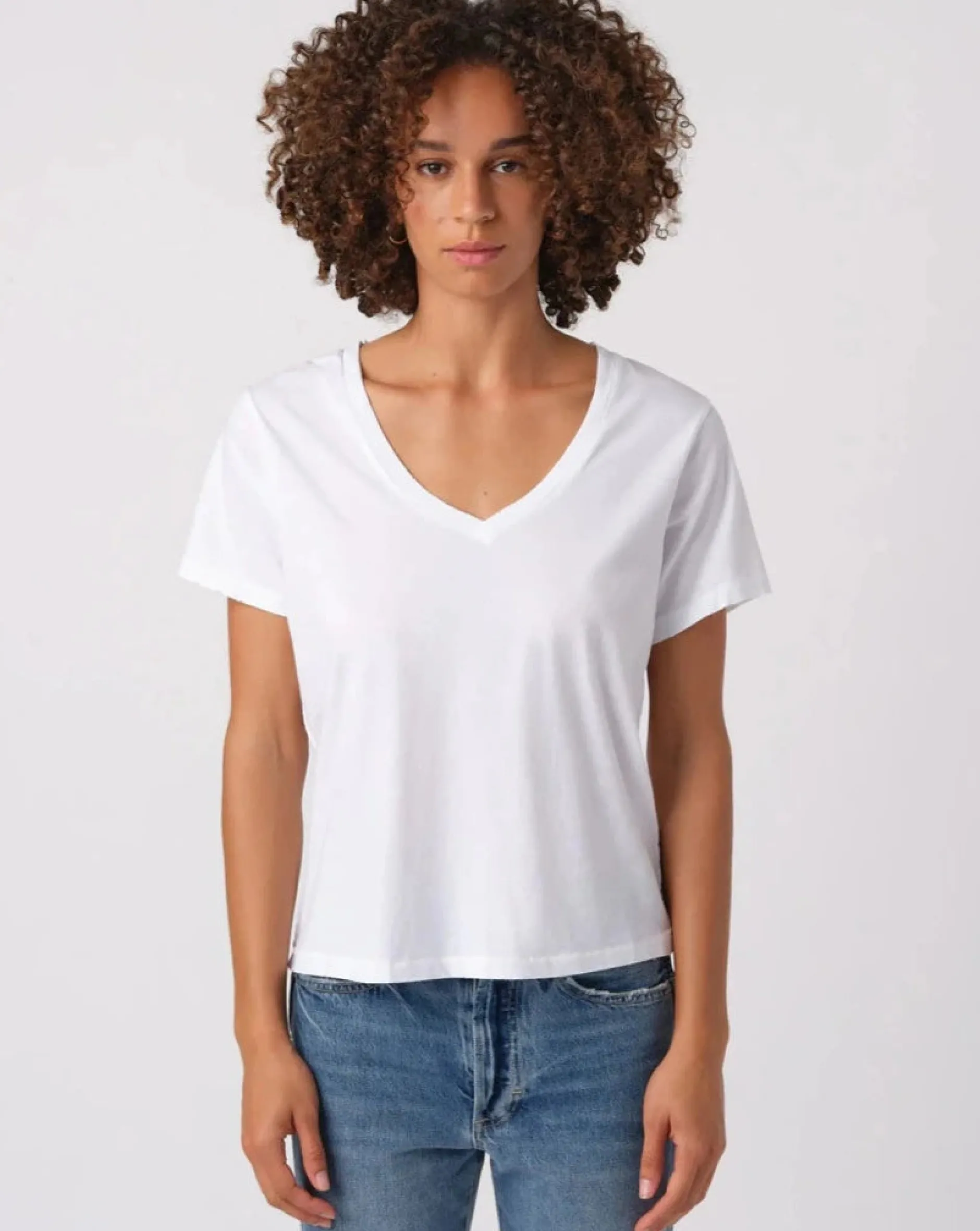amo_sweetness_v_neck_whit_1.webp Tanks + Tees | AMO Sweetness V Neck White