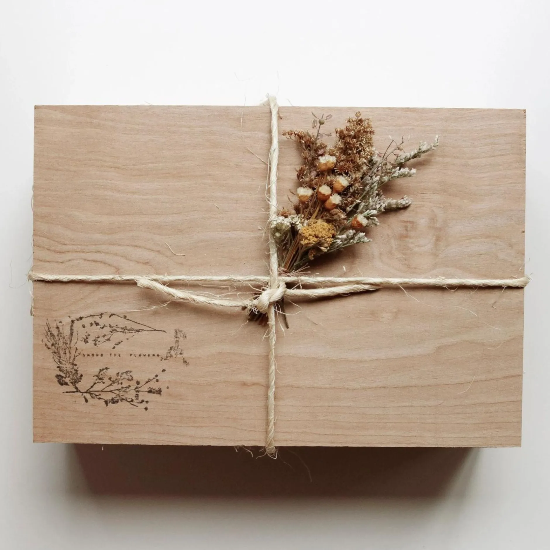 among_the_flowers_calming_3.webp Beauty | Among the Flowers Calming Waters Kit