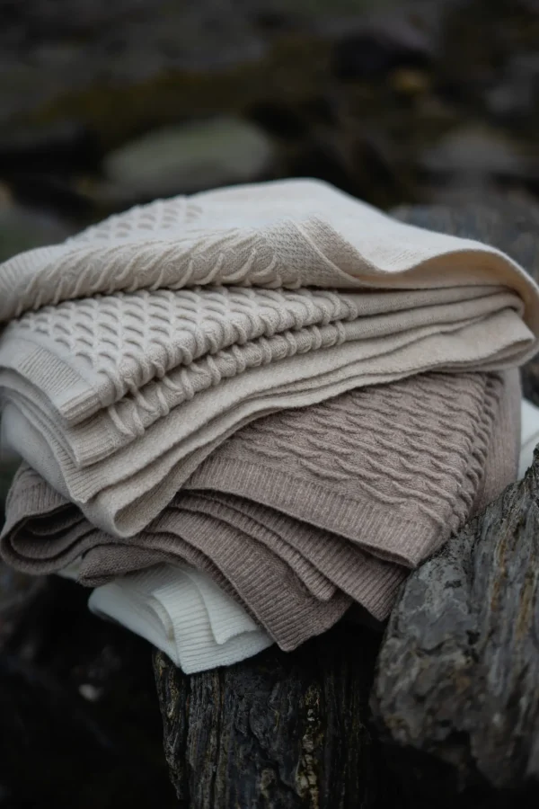 Throws | Evangeline Linen Scalloped Knit Throw Oatmeal