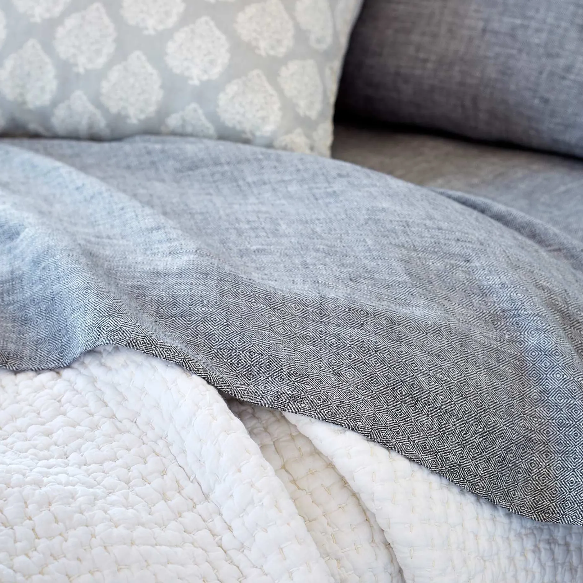 john_robshaw_hand_stitche_1-5.webp Quilts + Coverlets | John Robshaw Hand Stitched Coverlet White