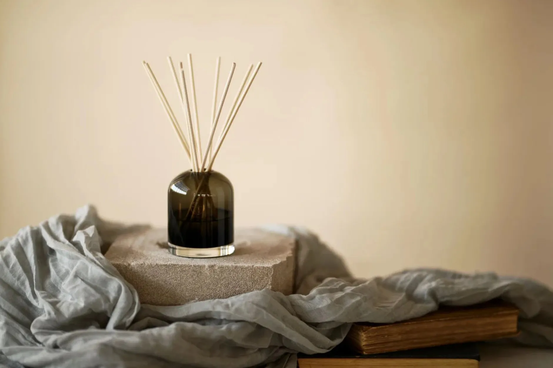 linneas_lights_lavender_r_1.webp Candles | Linnea's Lights Linnea's Lights Lavender Rosemary Reed Diffuser Kit