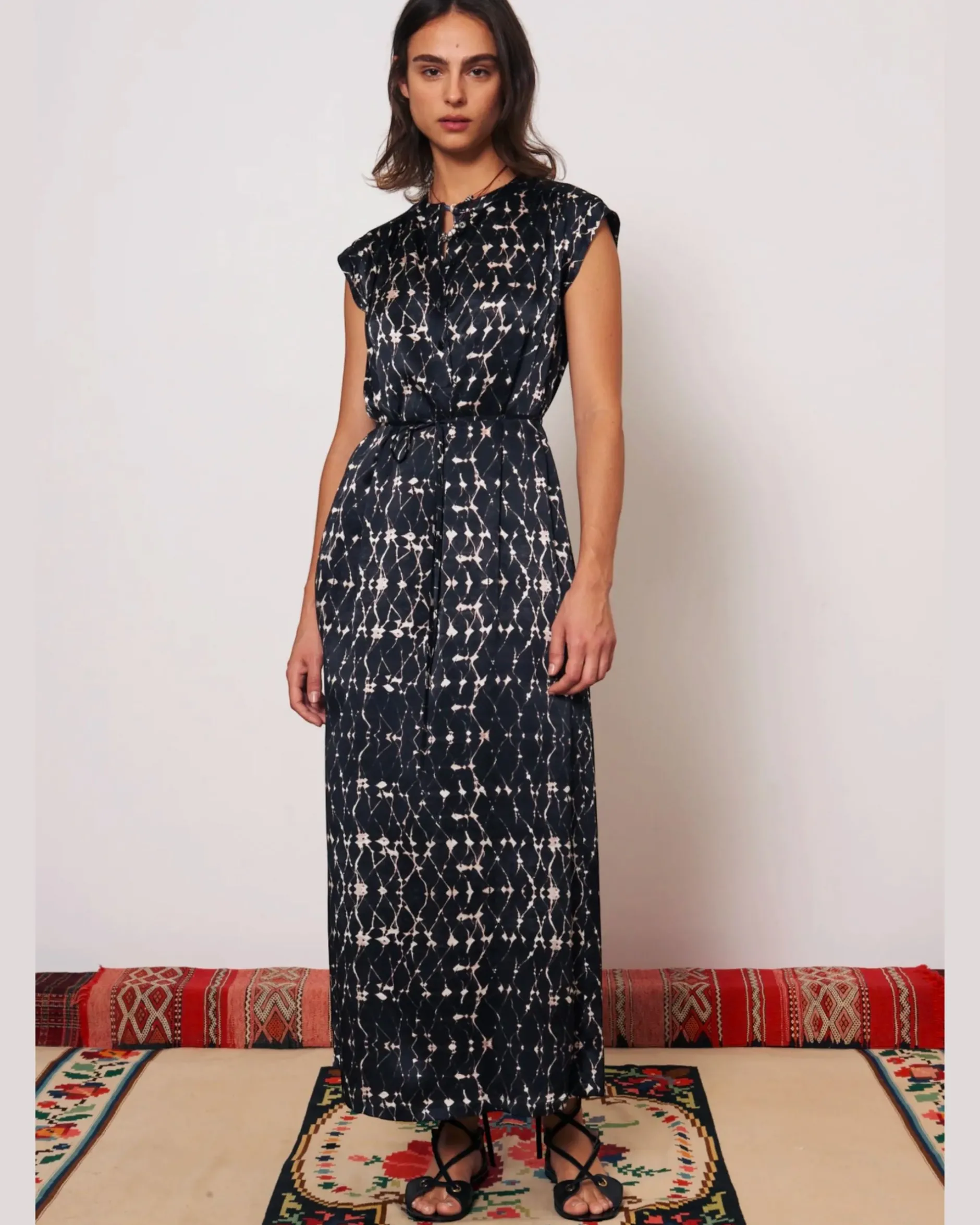 raquel_allegra_zaire_midi_0.webp Dresses | Raquel Allegra Zaire Midi Dress Charcoal