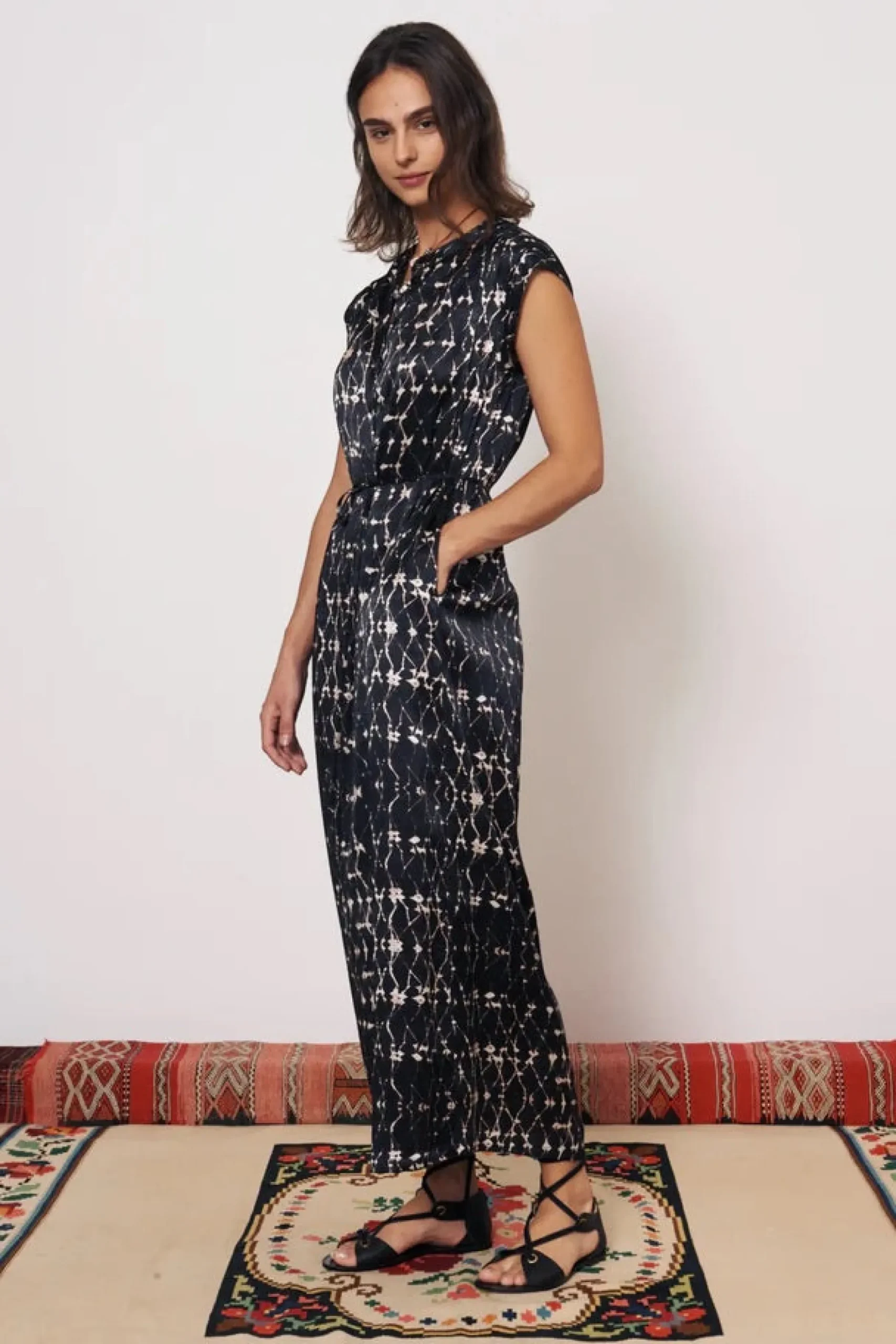 raquel_allegra_zaire_midi_1.webp Dresses | Raquel Allegra Zaire Midi Dress Charcoal