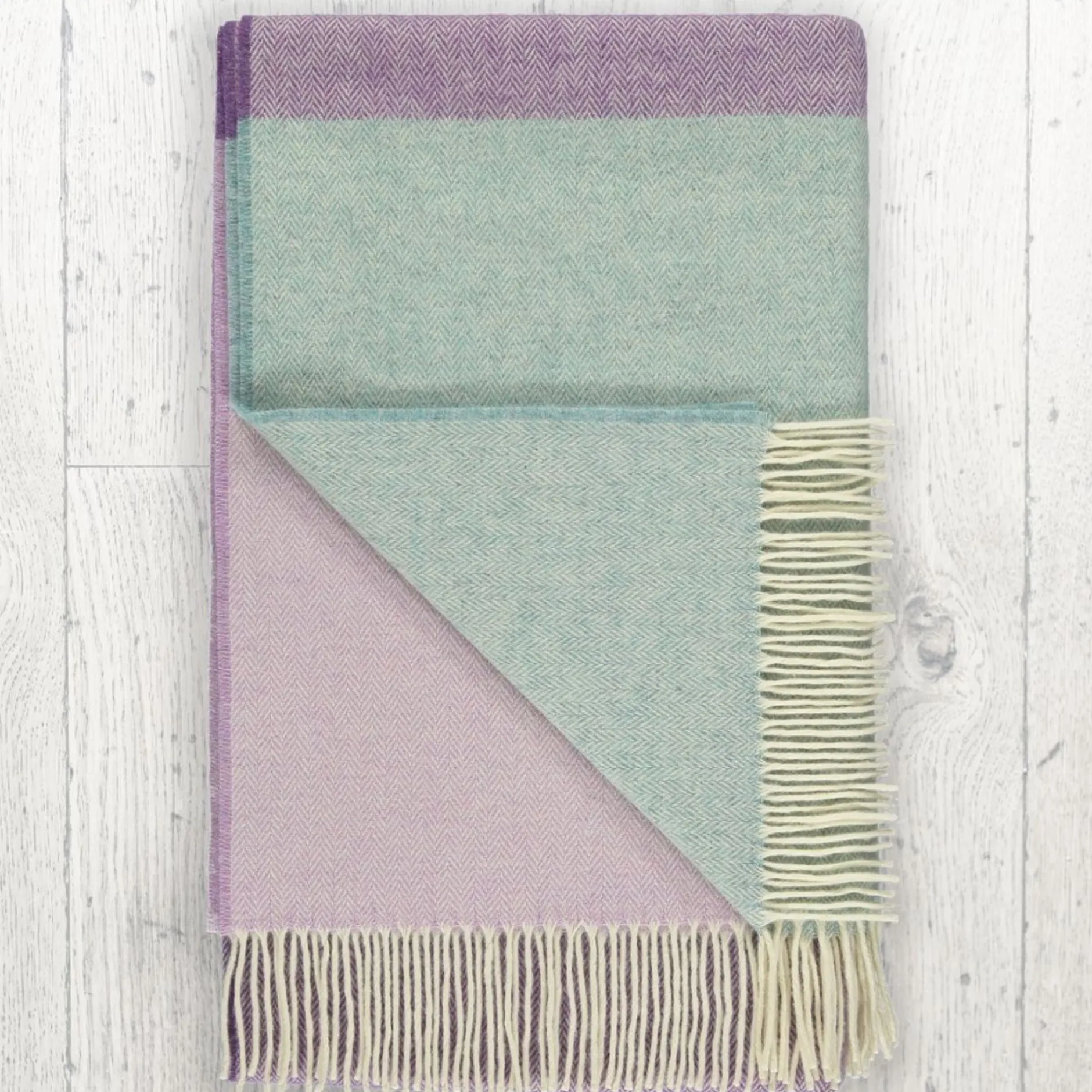 twig_lambswool_throw_3-4.webp Throws | Twig Lambswool Throw