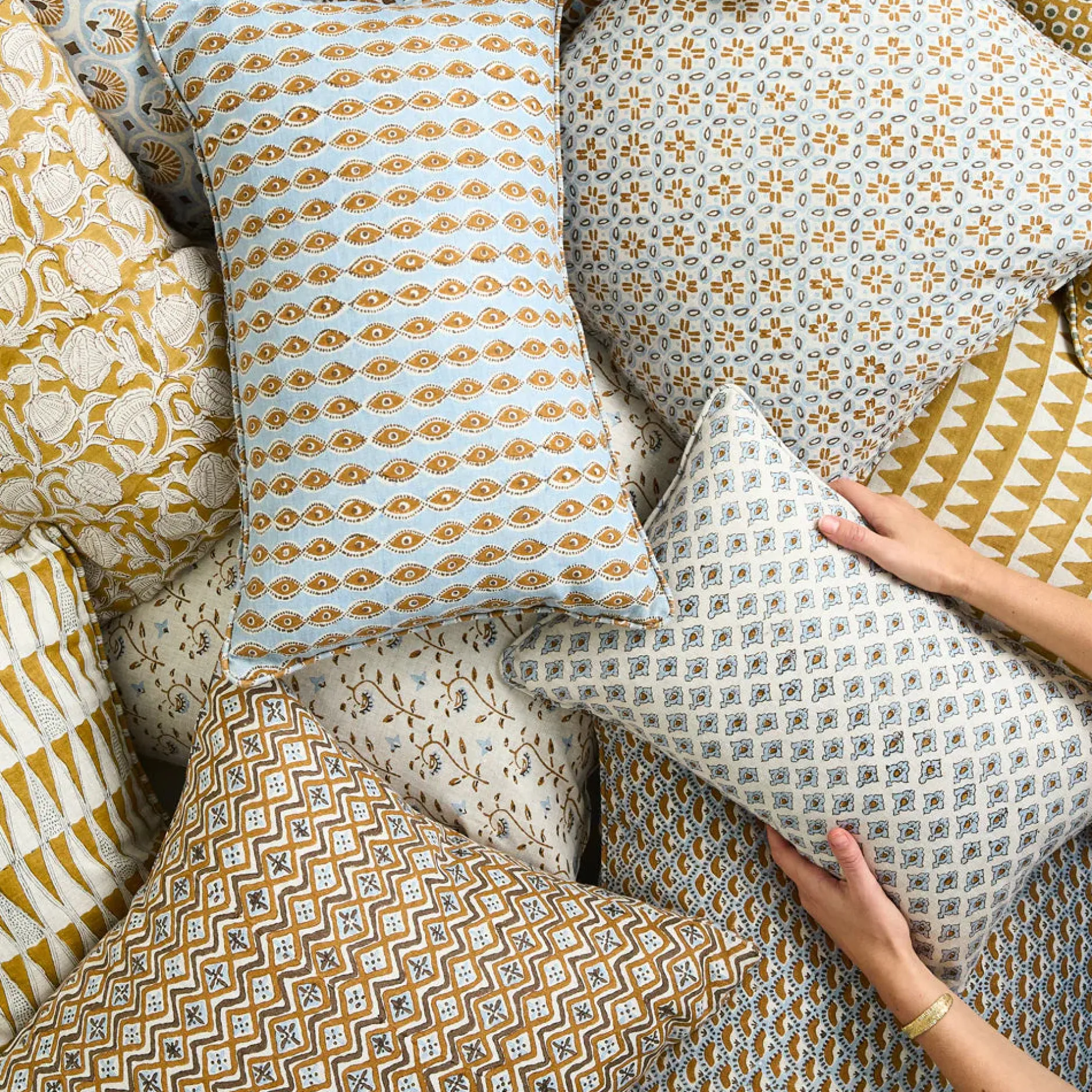 walter_g_bikaner_sahara_l_2.webp Pillows | Walter G Bikaner Sahara linen cushion