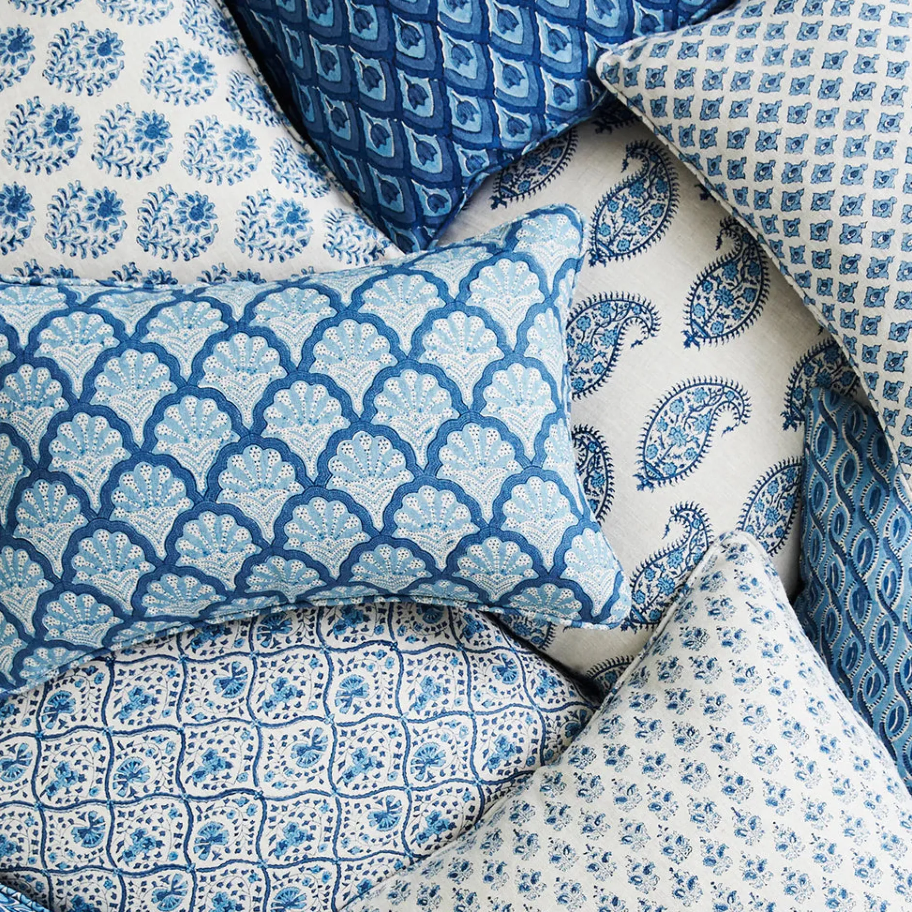 walter_g_paisley_riviera__2.webp Pillows | Walter G Paisley Riviera linen cushion